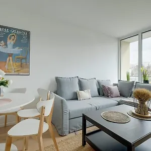 https://luxurious-3br-apt-center.warsawhotelspoland.com